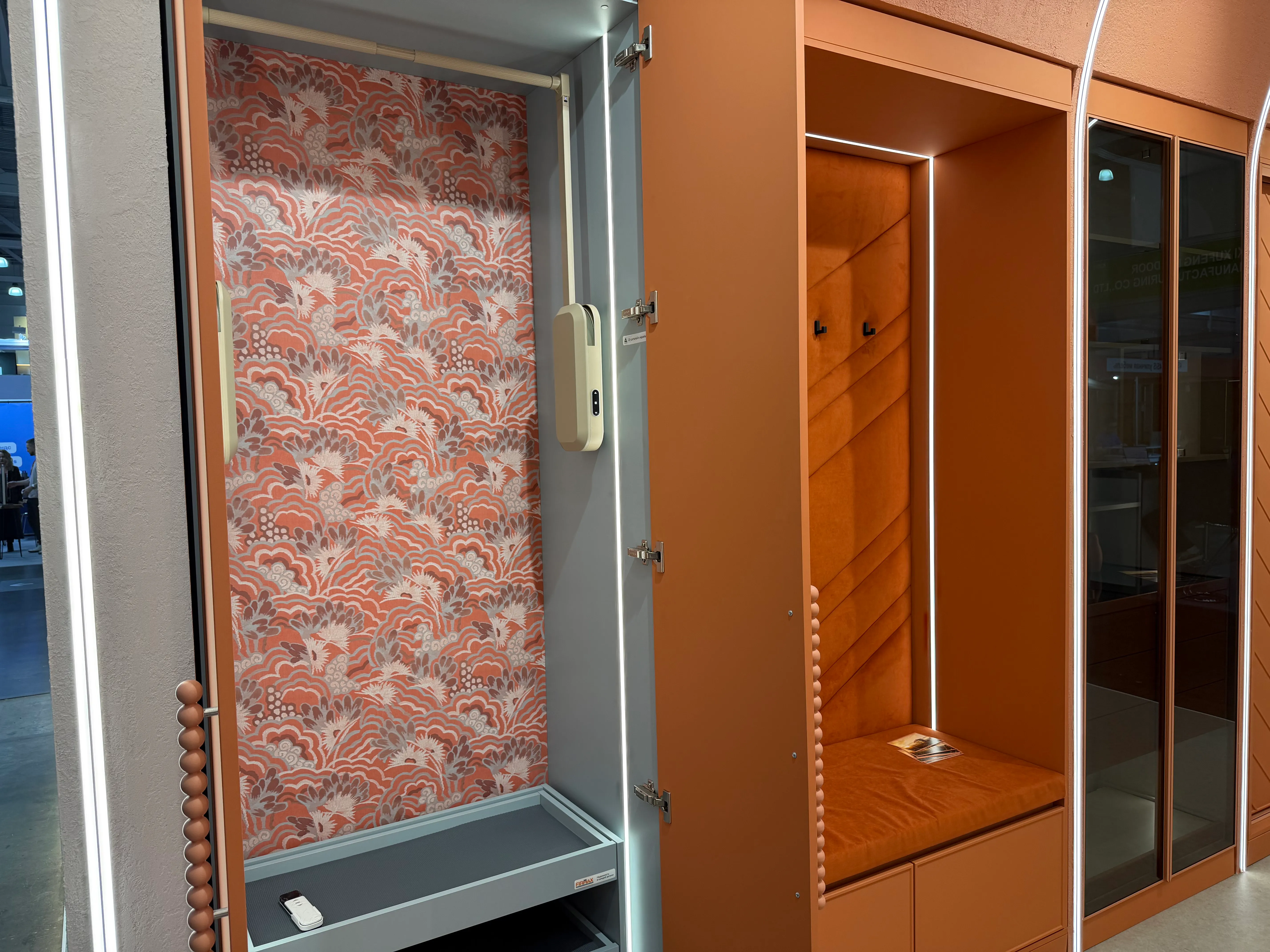 Шкаф с акцентной стенкой