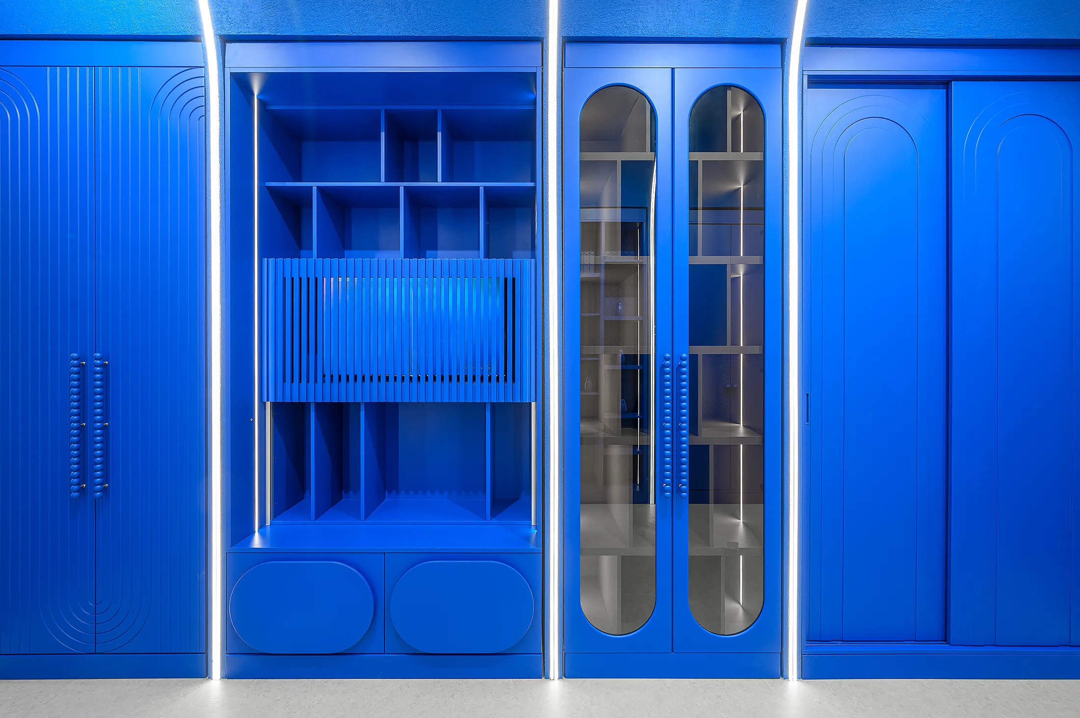 ТВ-зона с раздвижным фасадом