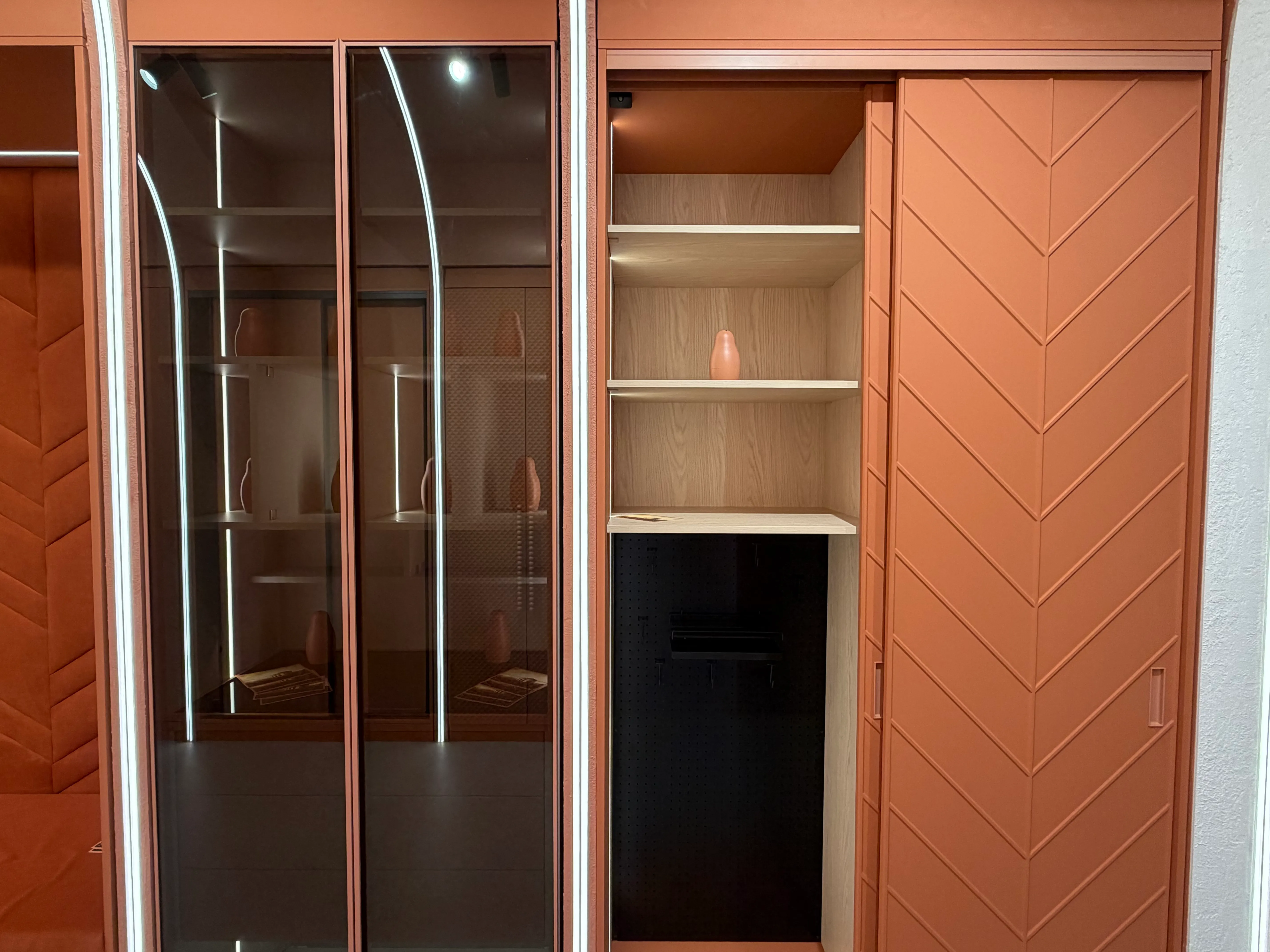 Хозяйственный шкаф-купе